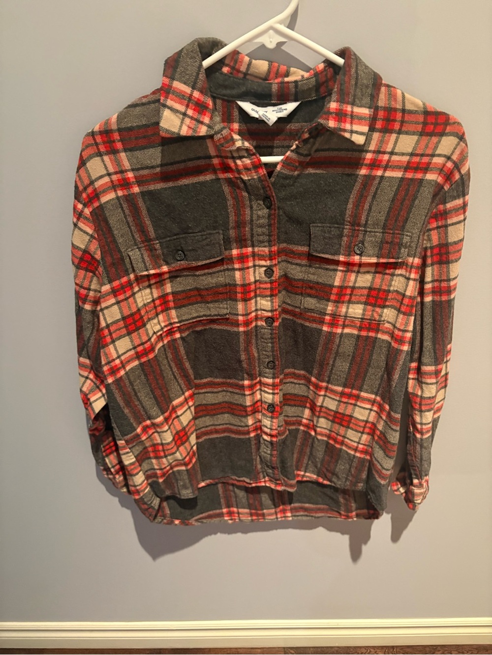 Woman’s Old Navy Plaid Button-Front Shirt in Gray, Red and Cream in size S
